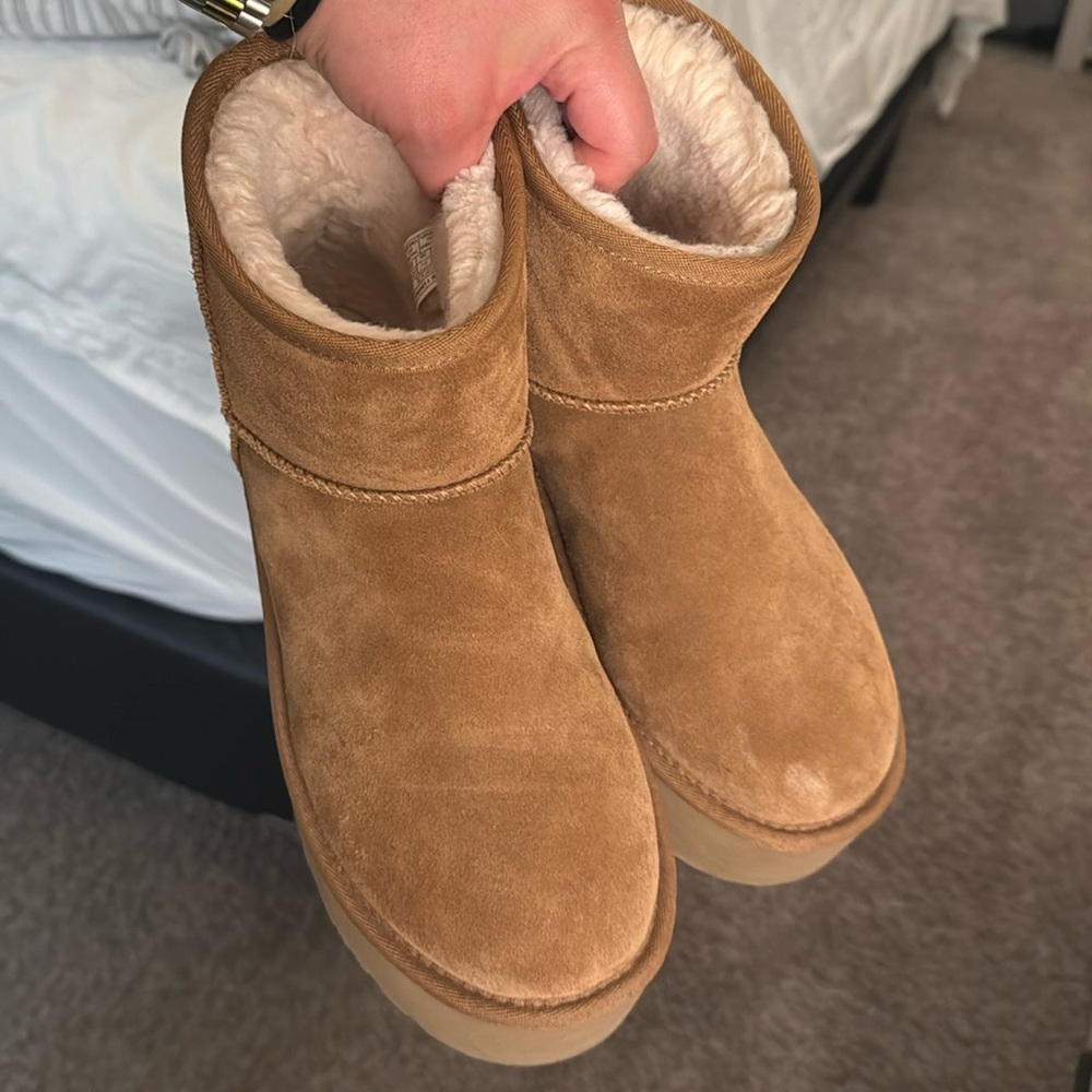 Uggs mini platform